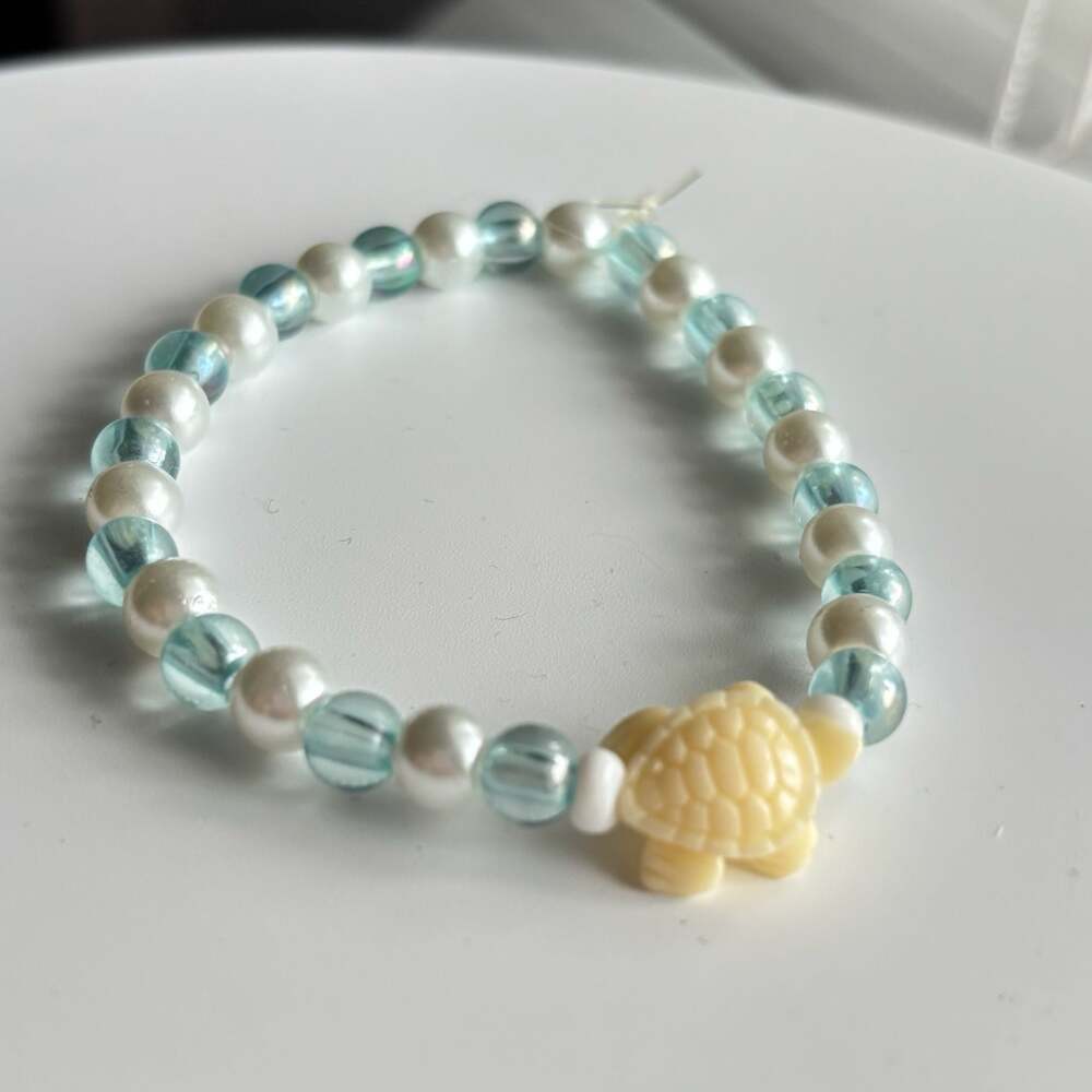 Beaded Turtle Charm Bracelet with Blue and White Faux Pearl Beads - Picture 4 of 8